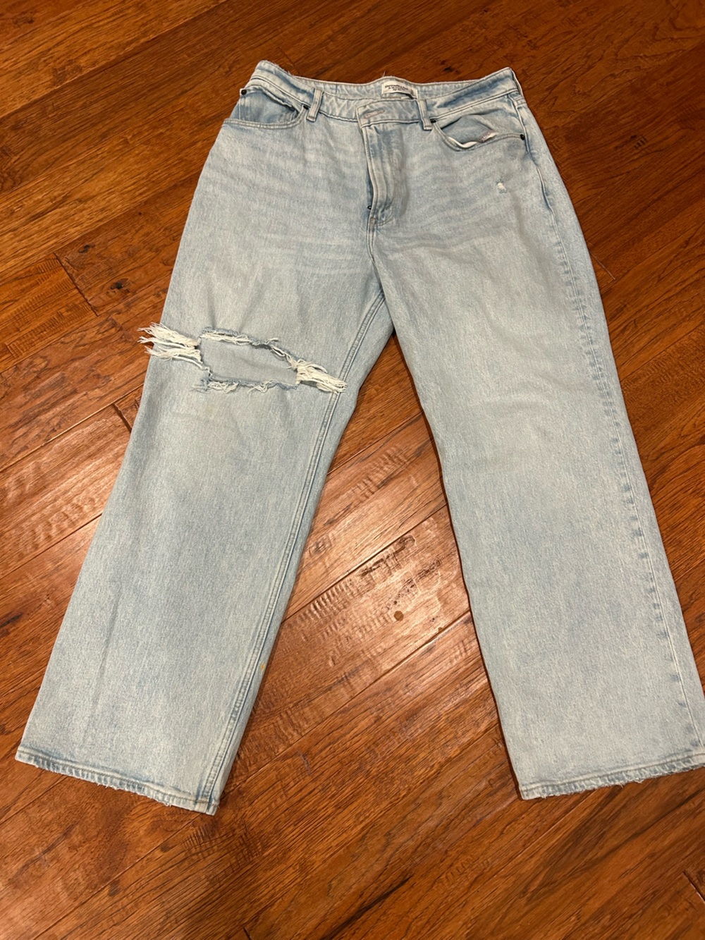 Abercrombie & Fitch Light Wash Distressed Women’s Jeans